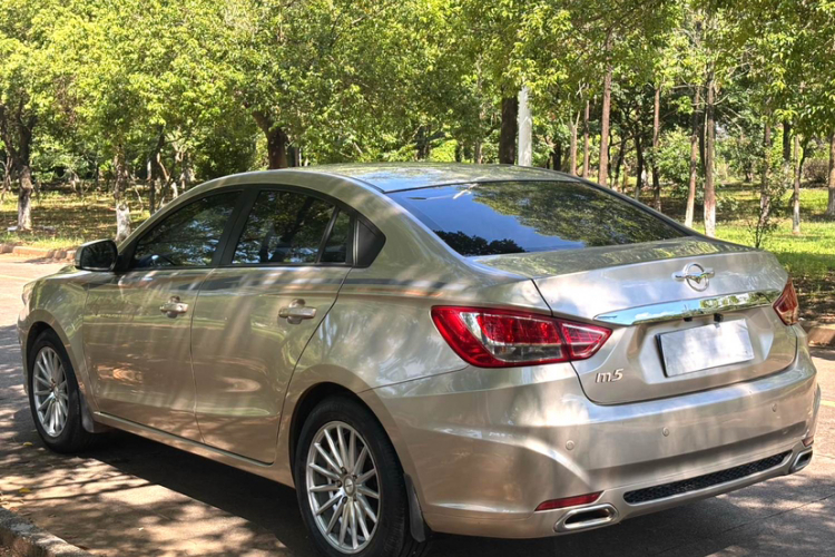 海马 福美来 2014款 M5 1.6L 自动精英型车身外观6002