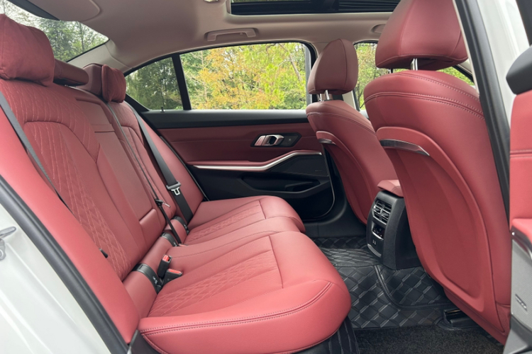 宝马3系 2025款 330Li M运动曜夜套装中控内饰7004