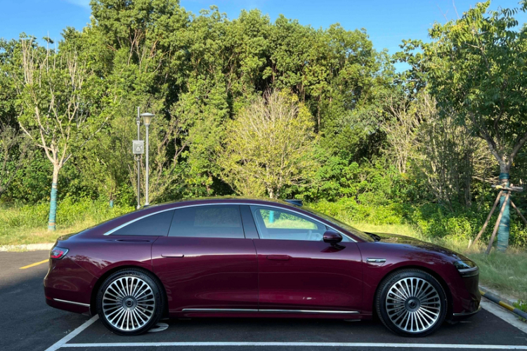 鸿蒙智行 享界S9 2024款 纯电 Ultra 四驱旗舰版车身外观6006