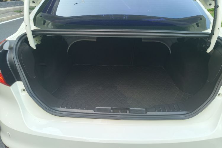 福特 福克斯 2012款 三厢 1.6L 自动风尚型中控内饰7006