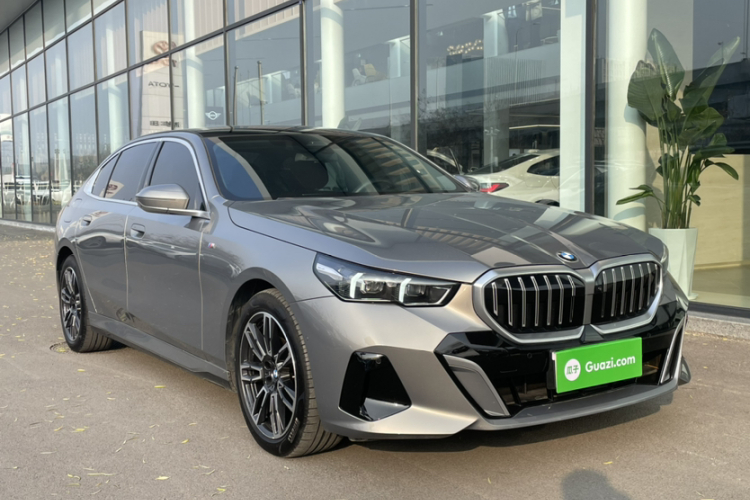 宝马5系 2024款 530Li 领先型 M运动套装车身外观6004