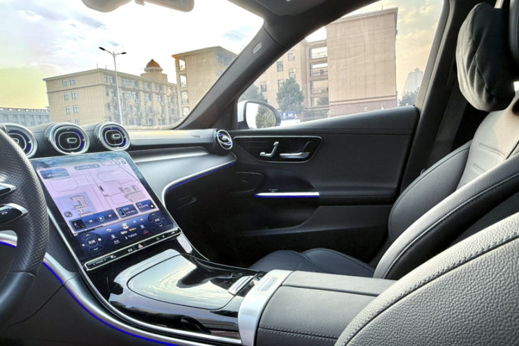 奔驰C级 2023款 C 260 L 运动版中控内饰7004