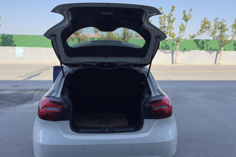 奔驰A级(进口) 2017款 A 200 动感型局部细节23