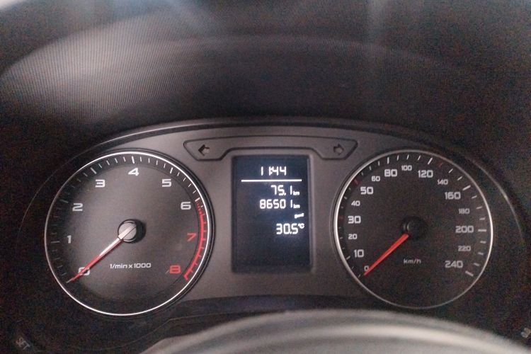 奥迪A1 2014款 30 TFSI Sportback时尚型中控内饰15