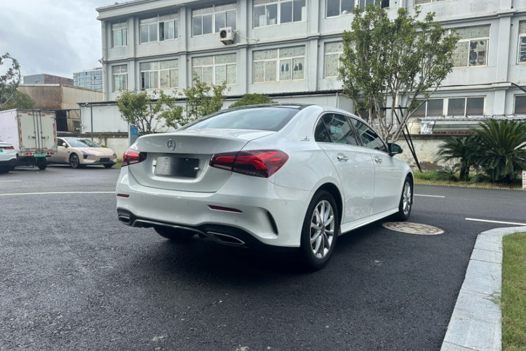 奔驰A级 2021款 A 200 L 运动轿车时尚型车身外观6006