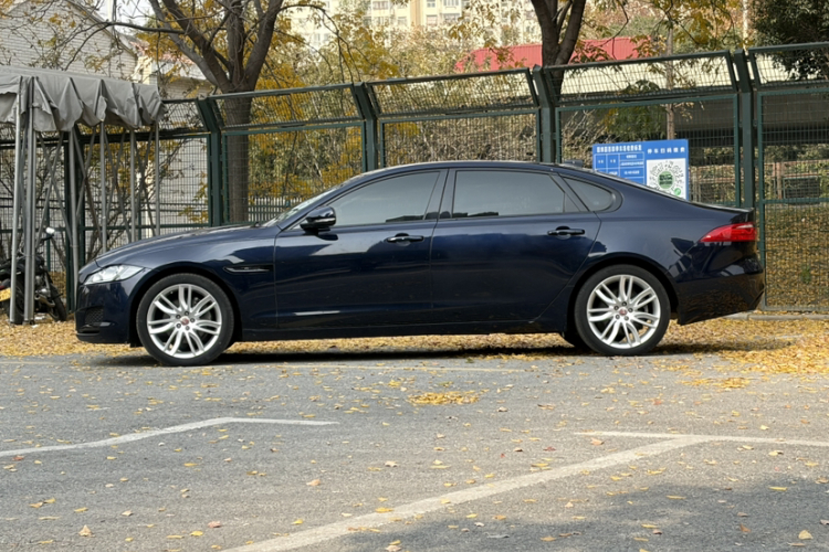 捷豹XFL 2020款 XFL 2.0T P200 两驱赛旗版车身外观6005