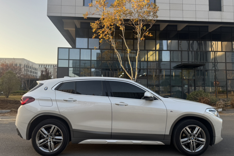 宝马X2 2020款 sDrive25i 领先型M越野套装车身外观6007