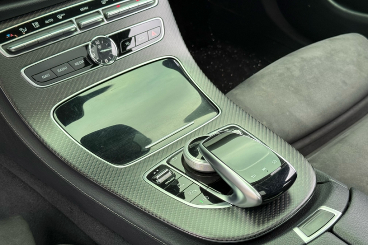 奔驰E级 2017款 E 200 运动型局部细节18