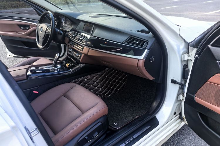 宝马5系(进口) 2015款 520i 典雅型中控内饰7004