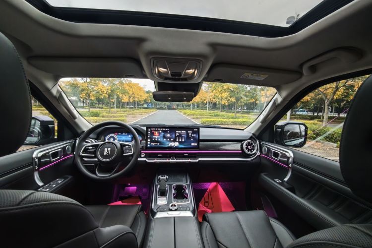 坦克400 2025款 2.0T 汽油版中控内饰7004