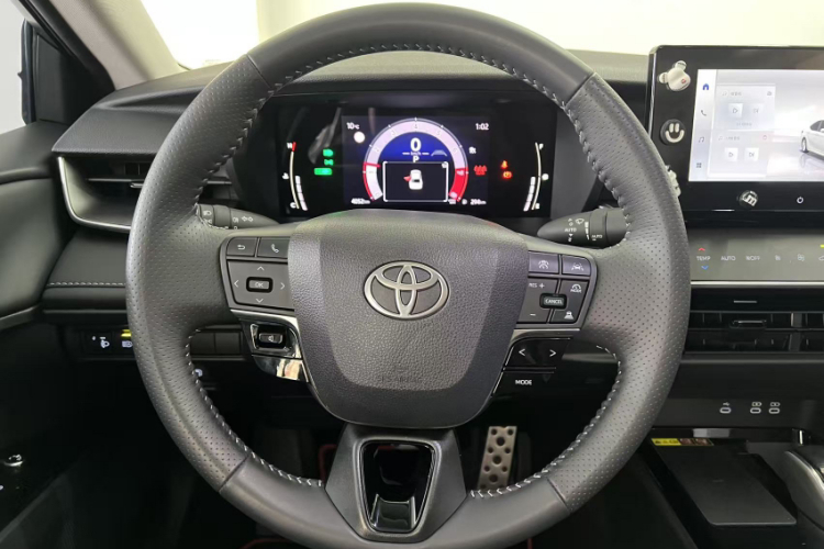 丰田 凯美瑞 2026款 双擎 2.0HSE 运动Lite版中控内饰7010