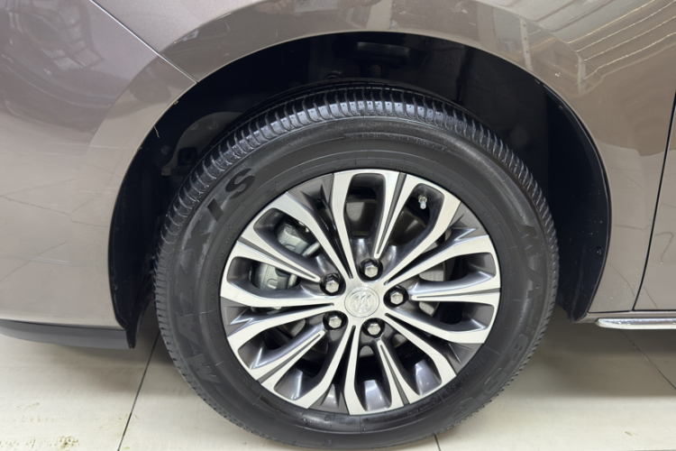 别克GL8 2023款 改款 陆上公务舱 豪华型车身外观6007