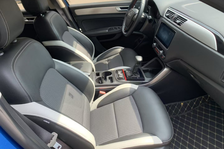 观致5 2018款 改款 1.6T 自动尊贵型中控内饰7004