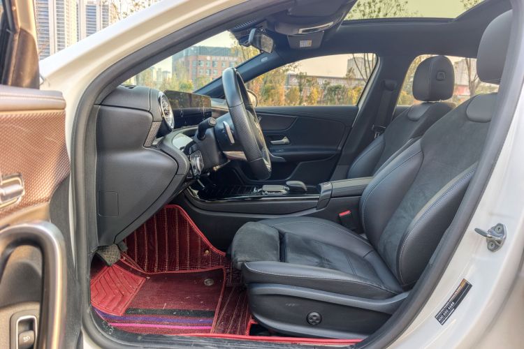 奔驰A级 2022款 改款三 A 200 L 运动轿车时尚型中控内饰7002