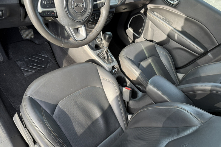 Jeep 指南者 2017款 200T 自动家享四驱版中控内饰7015