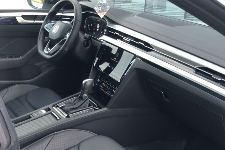 一汽-大众CC 2024款 380TSI 夺目版中控内饰7005