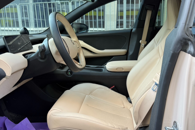 蔚来ET5 2022款 75kWh中控内饰7006