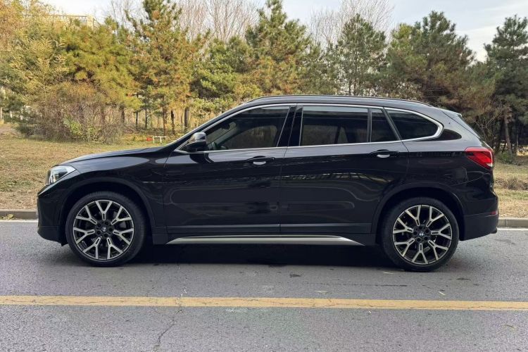宝马X1 2020款 xDrive25Li 尊享型车身外观6005