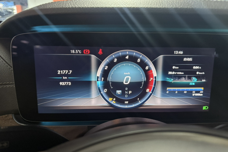 奔驰E级 2018款 改款 E 200 L中控内饰15