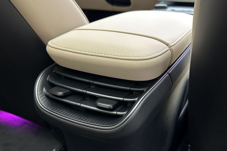 蔚来ET5 2022款 75kWh局部细节9006