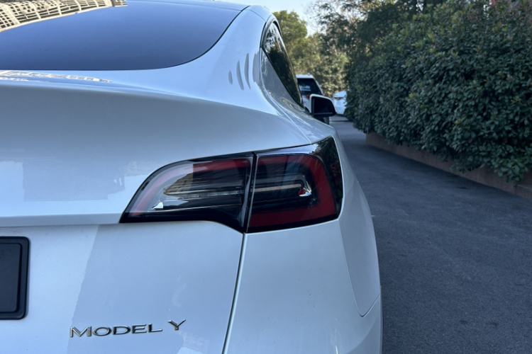 特斯拉 Model Y 2022款 后轮驱动版车身外观6009