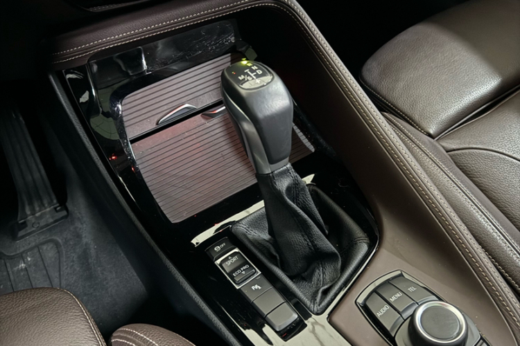 宝马X1 2018款 xDrive20Li 尊享型中控内饰7005