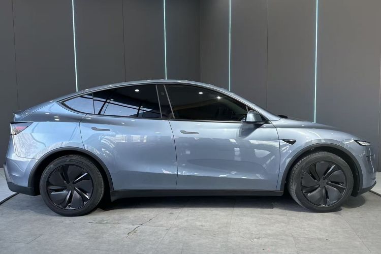 特斯拉 Model Y 2025款 长续航全轮驱动 首发版车身外观6004