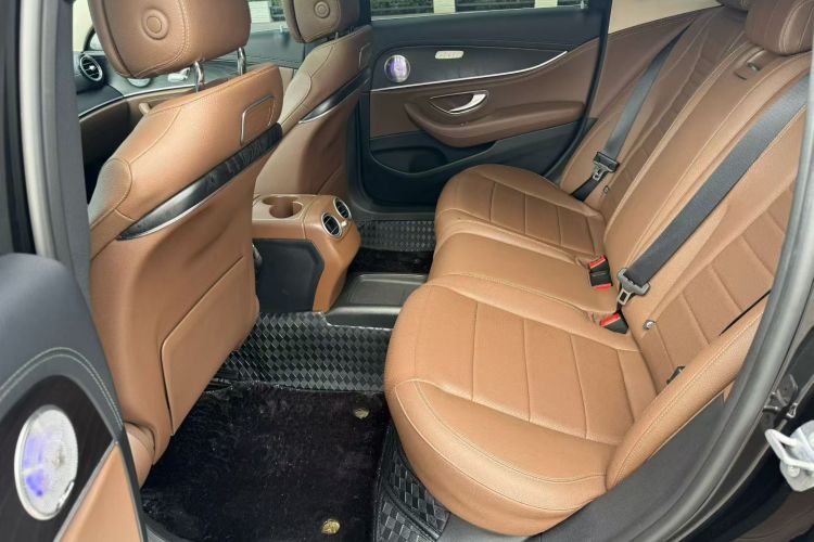奔驰E级 2019款 E 200 L 运动型中控内饰7002