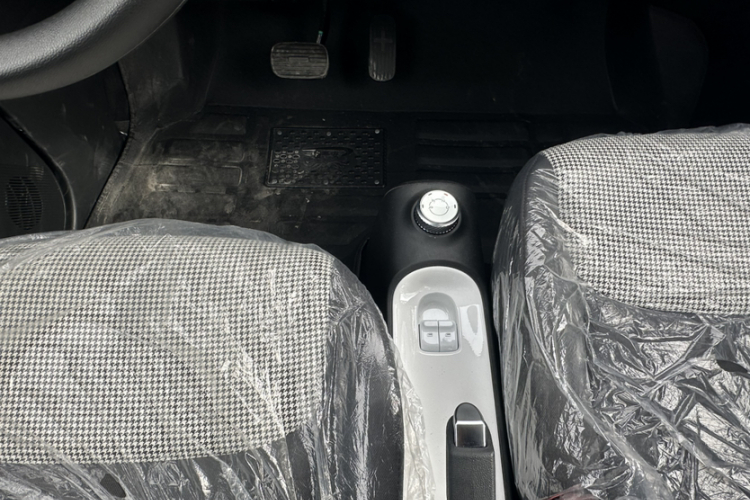 五菱汽车 宏光MINIEV 2024款 第三代 215km 青春版局部细节18