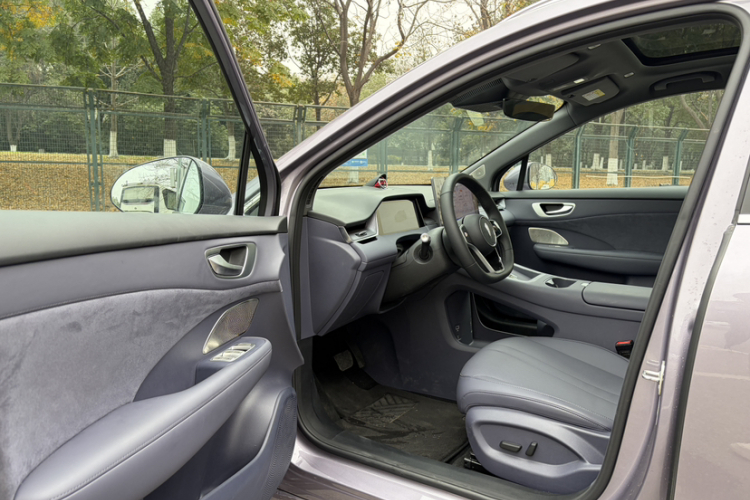 鸿蒙智行 尚界H5 2025款 纯电 Max 长续航中控内饰7003