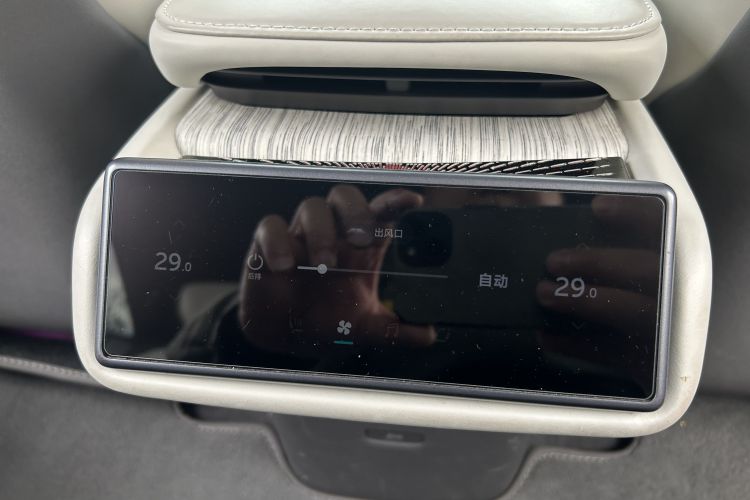 蔚来ET7 2022款 100kWh 首发版中控内饰7008