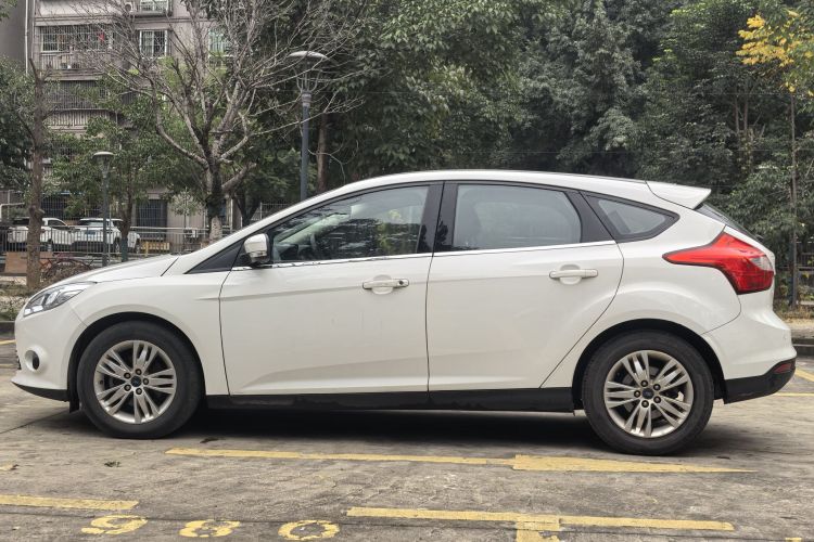 福特 福克斯 2012款 两厢 1.6L 自动舒适型车身外观6006