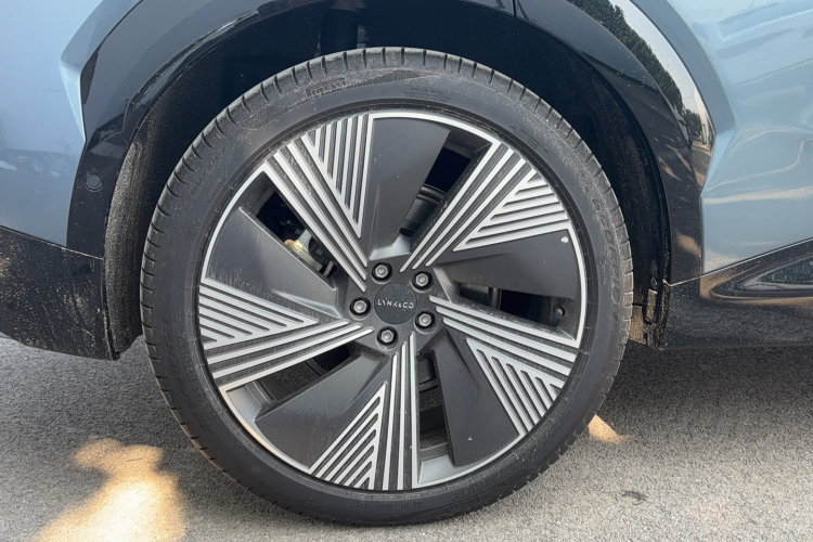 领克08 EM-P 2025款 220km 四驱性能Halo车身外观6005