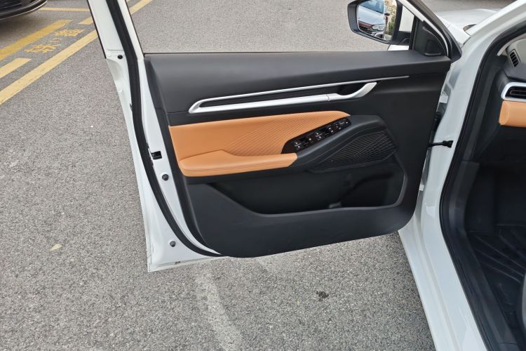 吉利汽车 帝豪 2025款 第4代 1.5L CVT旗舰型中控内饰7004