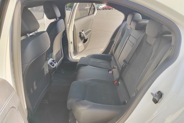 奔驰A级 2022款 A 200 L 运动轿车时尚型中控内饰7007