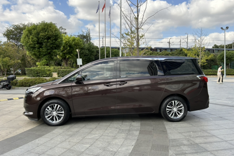 别克GL8 2020款 ES陆尊 653T 尊享型车身外观6006