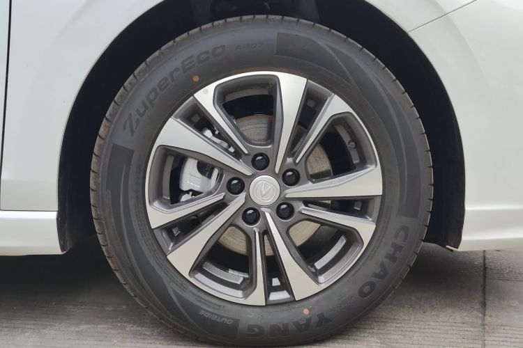 长安 逸动 2025款 PLUS 1.4T 双离合高能版局部细节9003