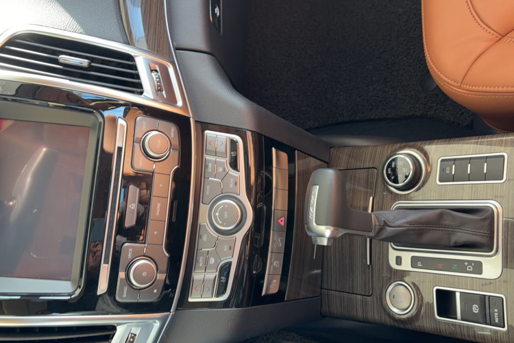 哈弗H9 2015款 2.0T 四驱豪华型 7座局部细节16