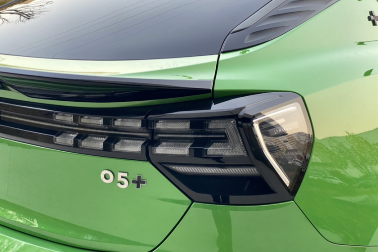 领克05 2022款 05+ 2.0TD 自动探索版车身外观6008