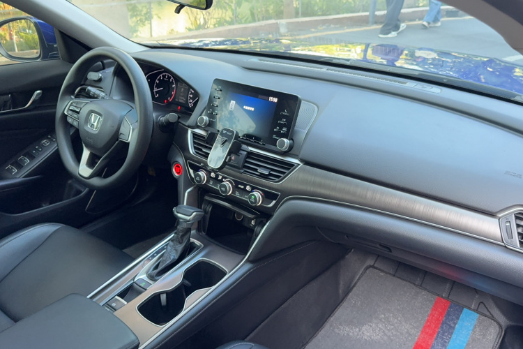 本田 雅阁 2018款 230TURBO 舒适版 国V中控内饰7011