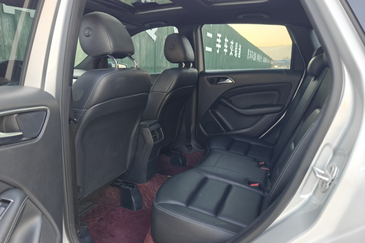 奔驰B级 2015款 B 200 时尚型中控内饰7001