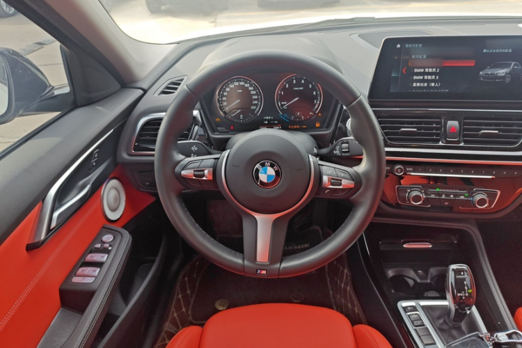 宝马1系 2022款 125i M运动曜夜版中控内饰7002