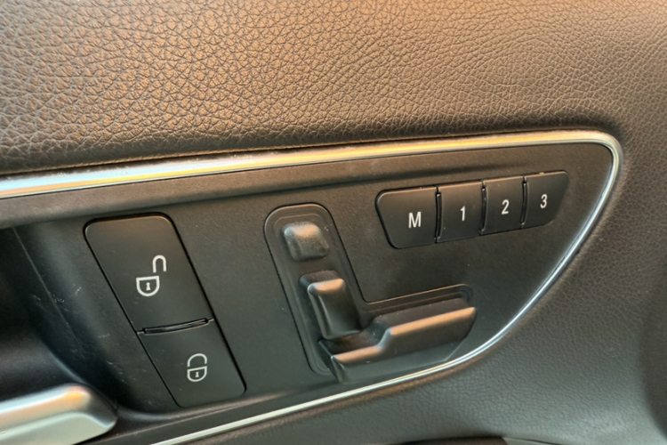 奔驰GLA 2016款 GLA 200 动感型中控内饰7015