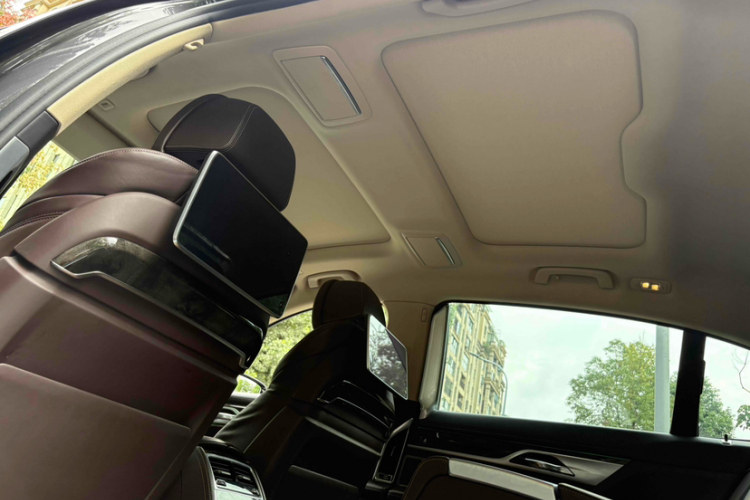 宝马7系 2016款 740Li 领先型局部细节22