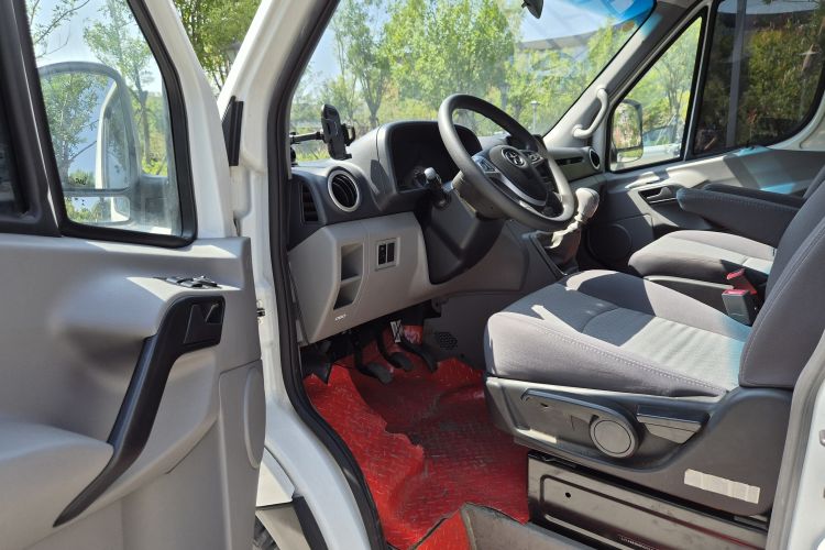 江汽集团 星锐 2022款 2.0T节油王PLUS快运版中轴5-6座HFC4DB3-2E4车身外观6006