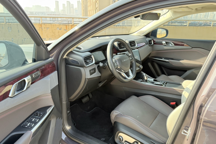 领克02 2019款 高能版 2.0T 自动两驱耀Pro版 国VI中控内饰7005