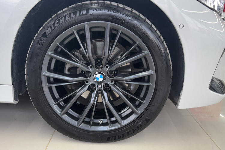 宝马3系 2024款 325Li M运动曜夜套装车身外观6003