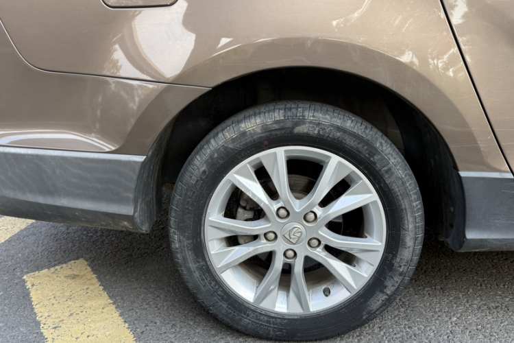 宝骏730 2016款 1.8L iAMT舒适型 7座车身外观6003