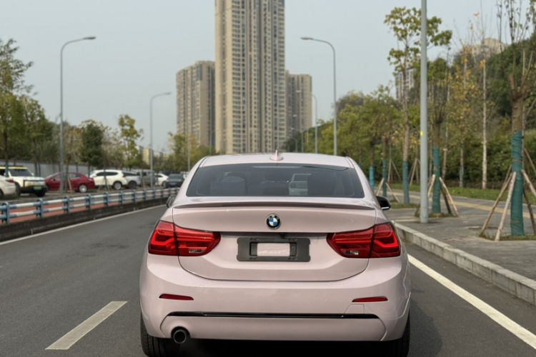 宝马1系 2018款 118i 运动型车身外观6006