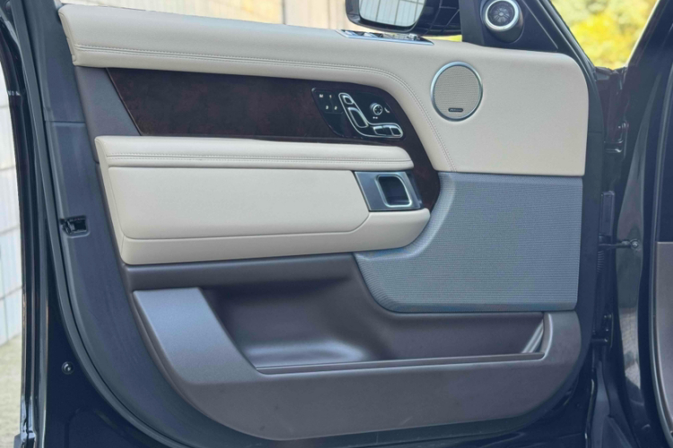 路虎 揽胜 2021款 3.0 L6 传世加长经典版中控内饰7014